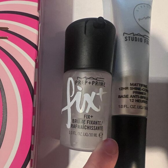 MAC Cosmetic Tricks of the Trade Kit brand new in box (primer, lip primer, fix+) - Picture 7 of 9